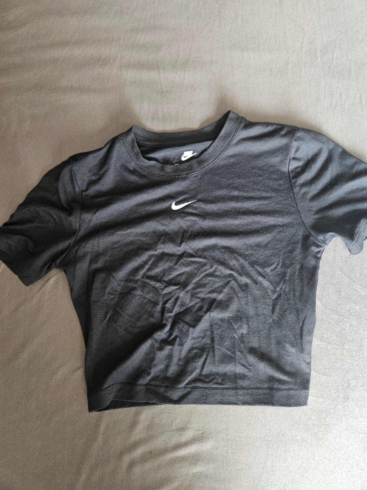 Nike The Nike Tee Slim Fit Zwart Crop Top Maat XS, Kinderen en Baby's, Ophalen of Verzenden, Zo goed als nieuw