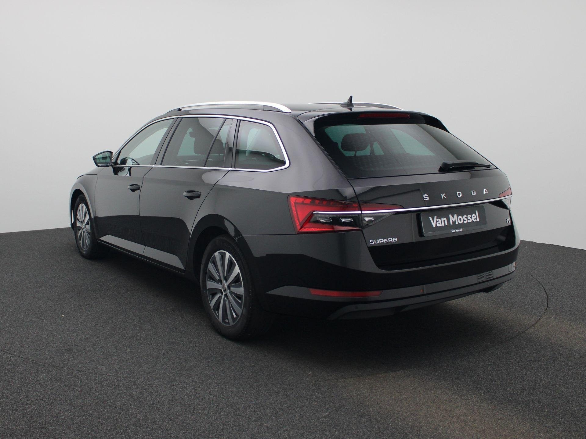 Skoda Superb 1.4 TSI iV DSG STYLE COMBI | Apple Car Play / A, 12 maanden, Stof, Gebruikt, 1752 kg