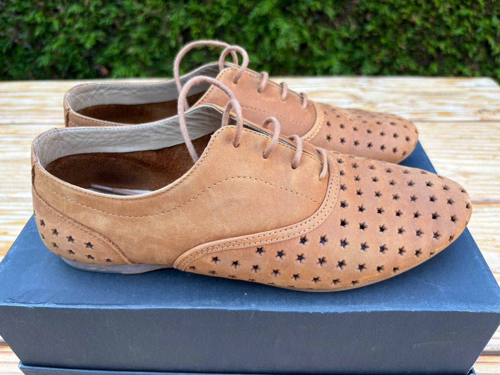 Tommy Hilfiger in maat 39, leer, Beige, Ophalen of Verzenden, Sneakers of Gympen, Zo goed als nieuw