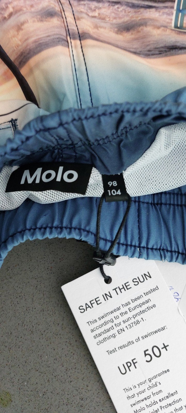 Molo zwembroek maat 98/104 met prijskaartje 
Nieuwprij, Maat 98, Nieuw, Ophalen of Verzenden, Zwembroek