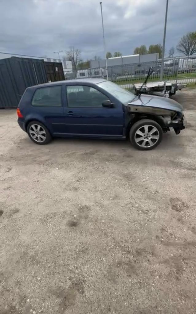 Golf 4 uit 1999 in onderdelen alles mag weg, Ophalen of Verzenden