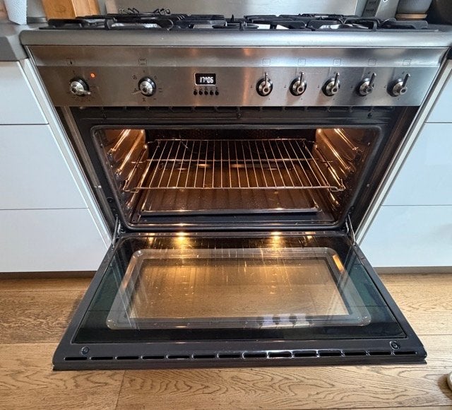Foto 9 van Moderne keuken met eiland en moderne apparatuur