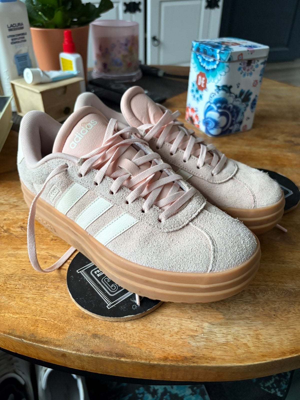 Adidas schoenen, licht roze, Ophalen of Verzenden, Zo goed als nieuw, Roze, Sneakers of Gympen