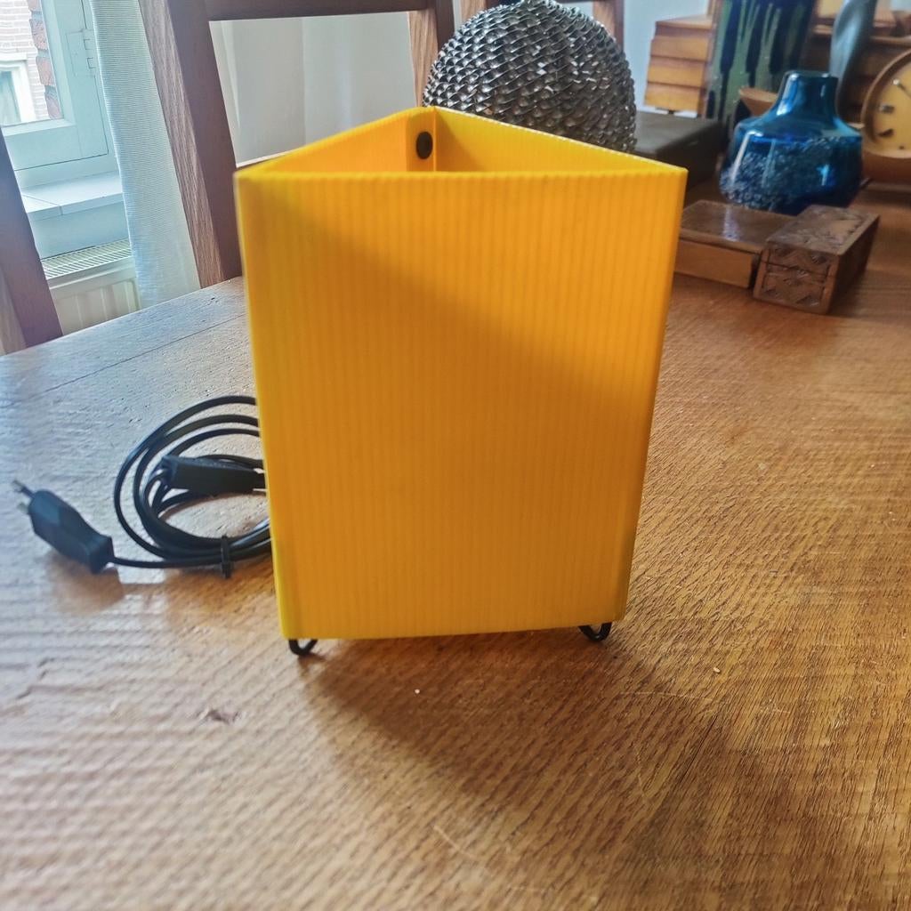 KEA Collectables - Model Ton - Type B9709 - Zweden - 90's, Gebruikt, Ophalen of Verzenden, Vintage Ikea, Minder dan 50 cm
