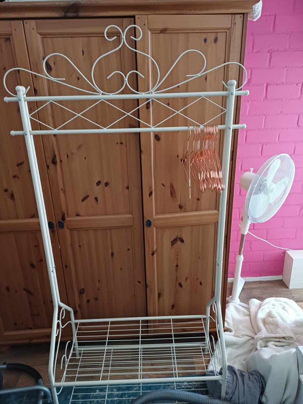 kleding prinsessenrek met rosé hangers, Ophalen, Gebruikt, Metaal, Staande kapstok
