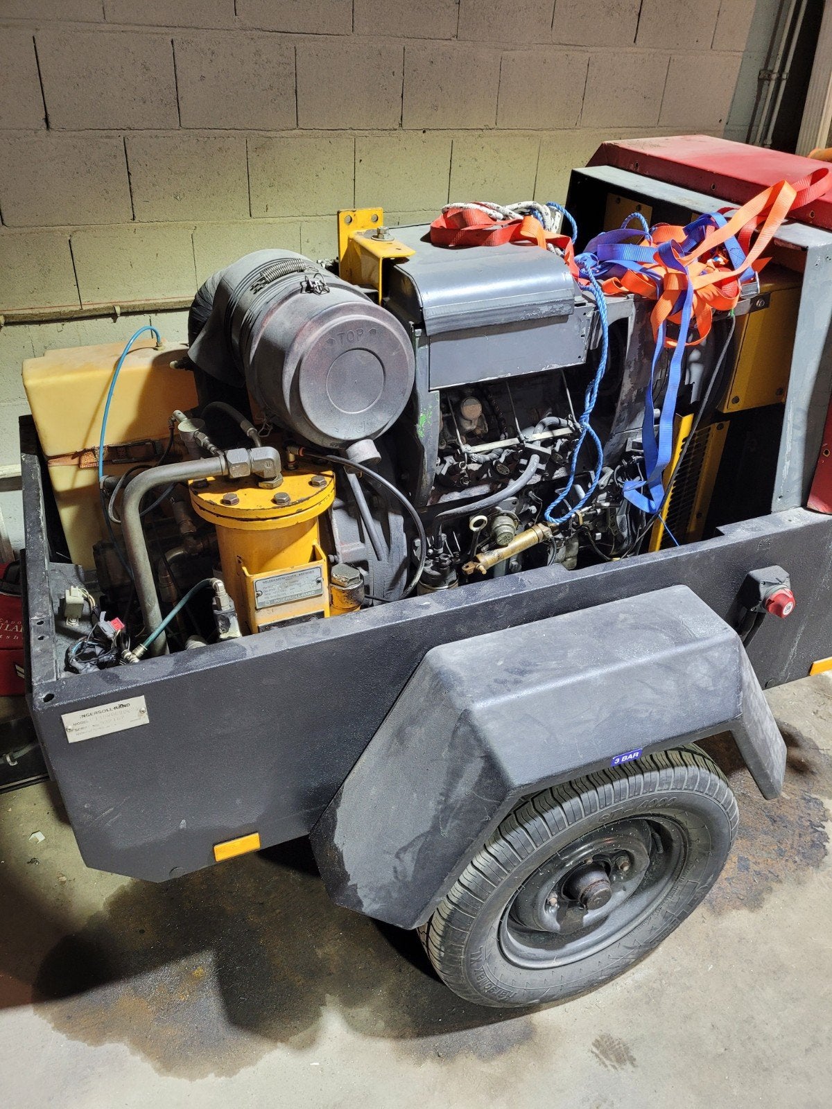 Robuuste mobiele compressor op aanhanger, Zakelijke goederen, Machines en Bouw | Pompen en Compressoren, Ophalen of Verzenden