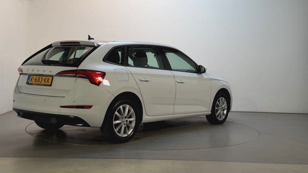 Skoda Scala 1.0 TSI 110pk DSG Business Edition LED Stoelverw, Auto's, Skoda, Gebruikt, Met garantie (alle), 620 kg, Origineel Nederlands