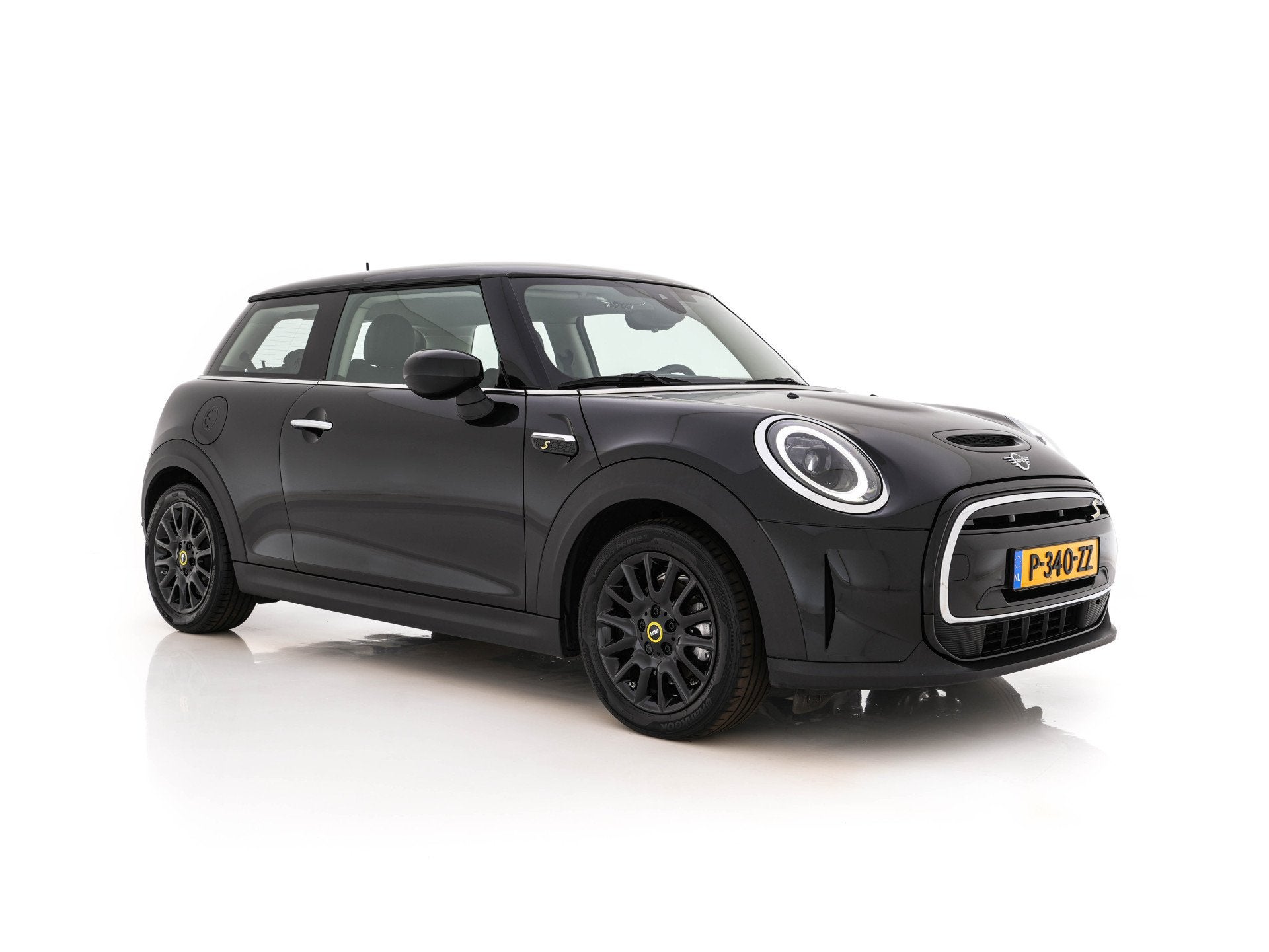 MINI Electric MINI Yours 33 kWh [3-Fase-11kW] {SoH-96%} (INC, Auto's, 4 stoelen, Parkeersensor, 184 pk, 28 kWh