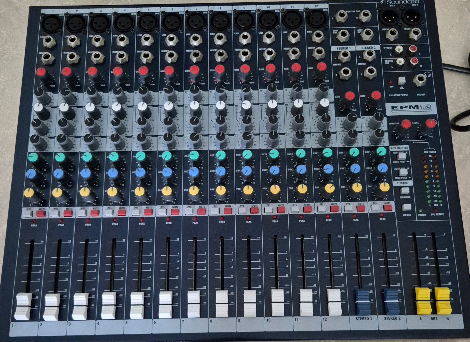 Soundcraft EPM12 Mengpaneel, Ophalen, Zo goed als nieuw, 10 tot 20 kanalen, Microfooningang