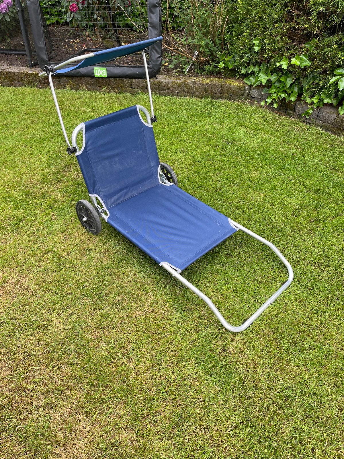 Opvouwbare strandstoel met wielen en zonnekap, Tuin en Terras, Ligbedden, Ophalen, Gebruikt, Metaal, Inklapbaar