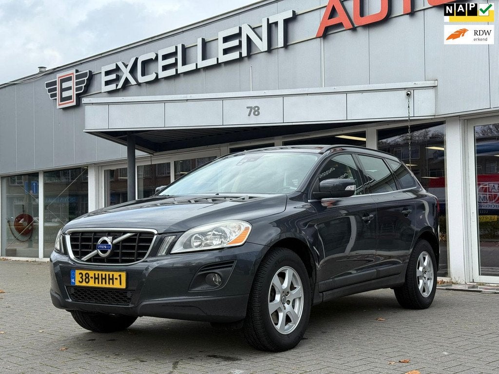 Volvo XC60 2.4 D5 AWD Momentum - Leder, Auto's, Volvo, Automaat, 1716 kg, Gebruikt, 197 €/maand