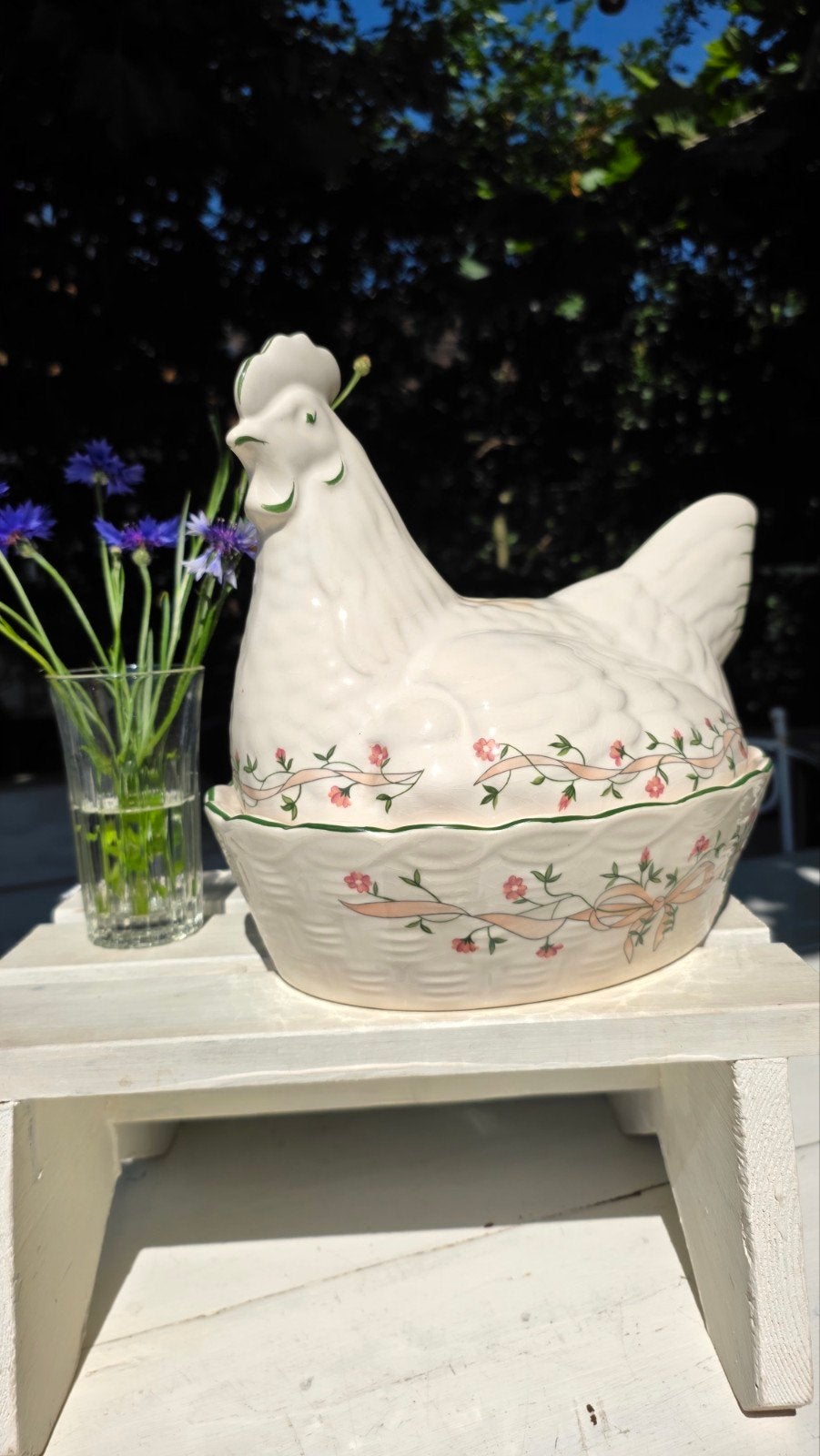 Decoratieve Kip met Deksel - Crèmekleurig met Bloemen, Porselein of Keramiek, Mand, Vintage, Rond