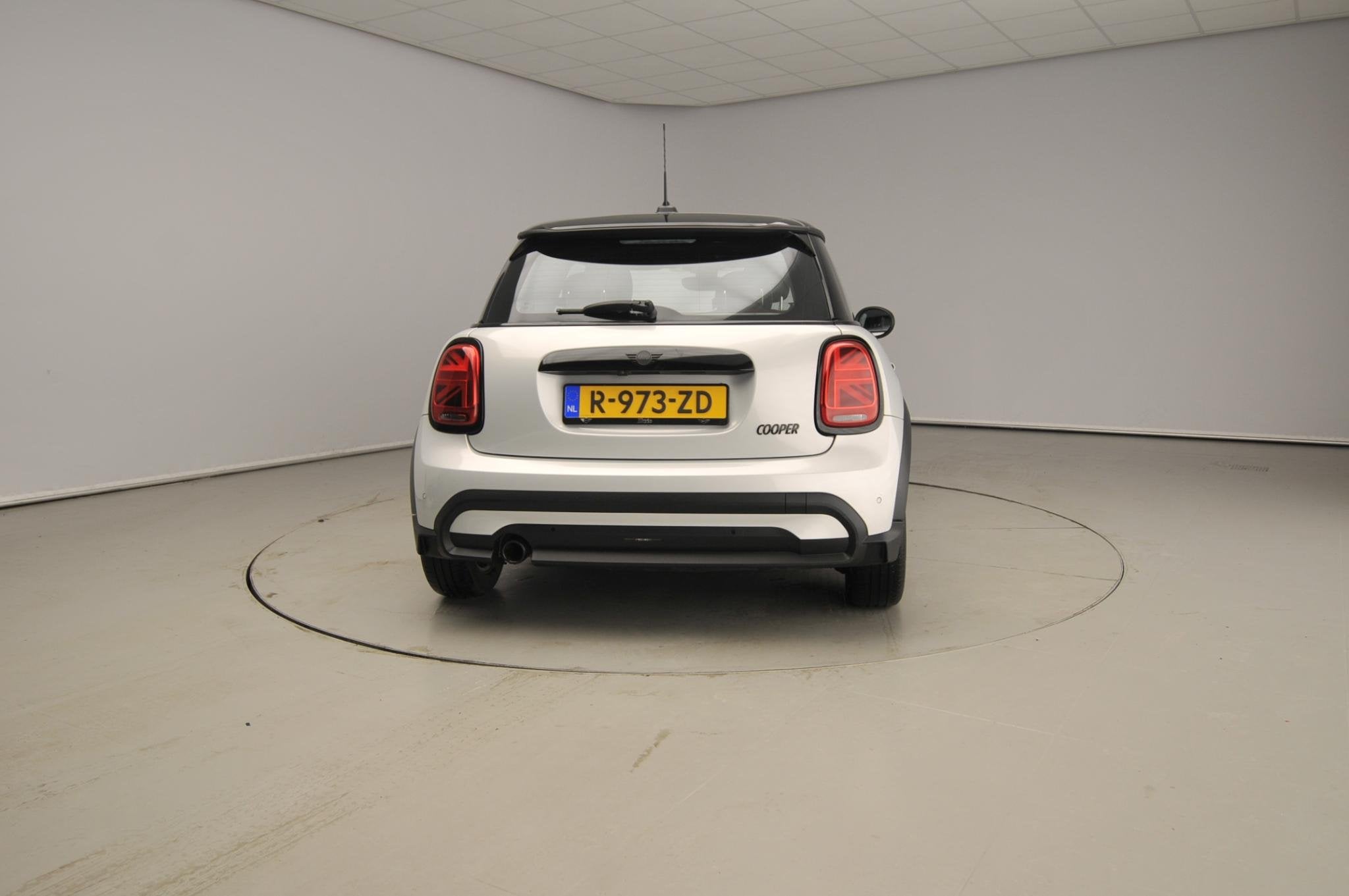 MINI 3-deurs Cooper Camden Go Edition / Automaat / Leder / S, Auto's, Mini, 12 maanden, Gebruikt, 4 stoelen, Bedrijf