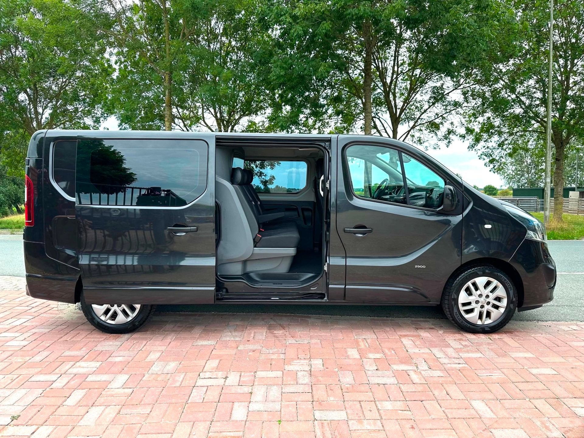 Opel Vivaro 1.6 CDTI L2H1 6 Persoons 138.762 kilometers!, Voorwielaandrijving, Euro 5, Gebruikt, Zwart