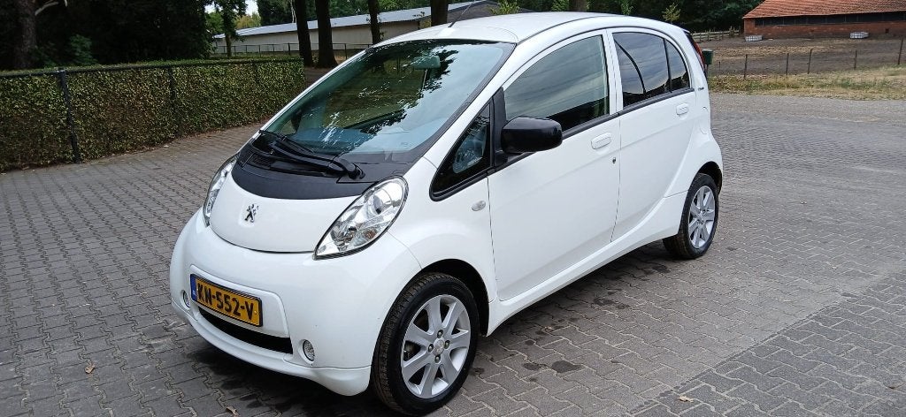 Peugeot iOn Electric 12-2016 Wit, Auto's, Automaat, Zwart, 4 stoelen, Origineel Nederlands