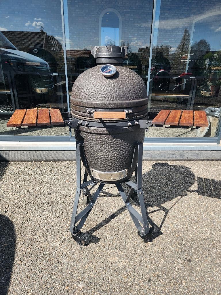 Bastard Urban Medium Complete BBQ Kamado Barbecue, Ophalen of Verzenden, Gebruikt, The Bastard, Met accessoires