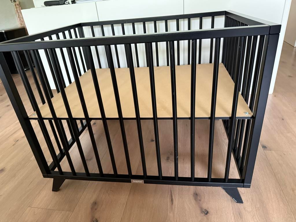 Zwarte houten box Bopita met verstelbare bodem, Ophalen of Verzenden, Gebruikt, Vierkant, In hoogte verstelbaar