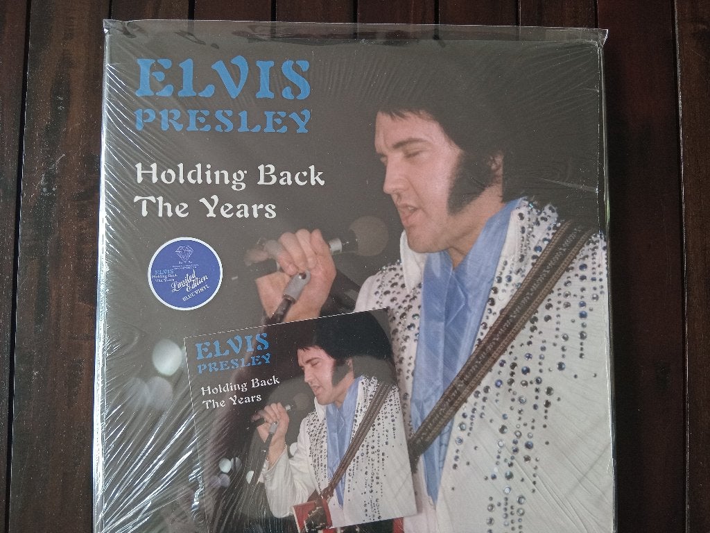 Elvis Presley live 2lp met cd " Holding back the years ", Cd's en Dvd's, Vinyl | Rock, Verzenden, Zo goed als nieuw, 12 inch, Dubbel-LP