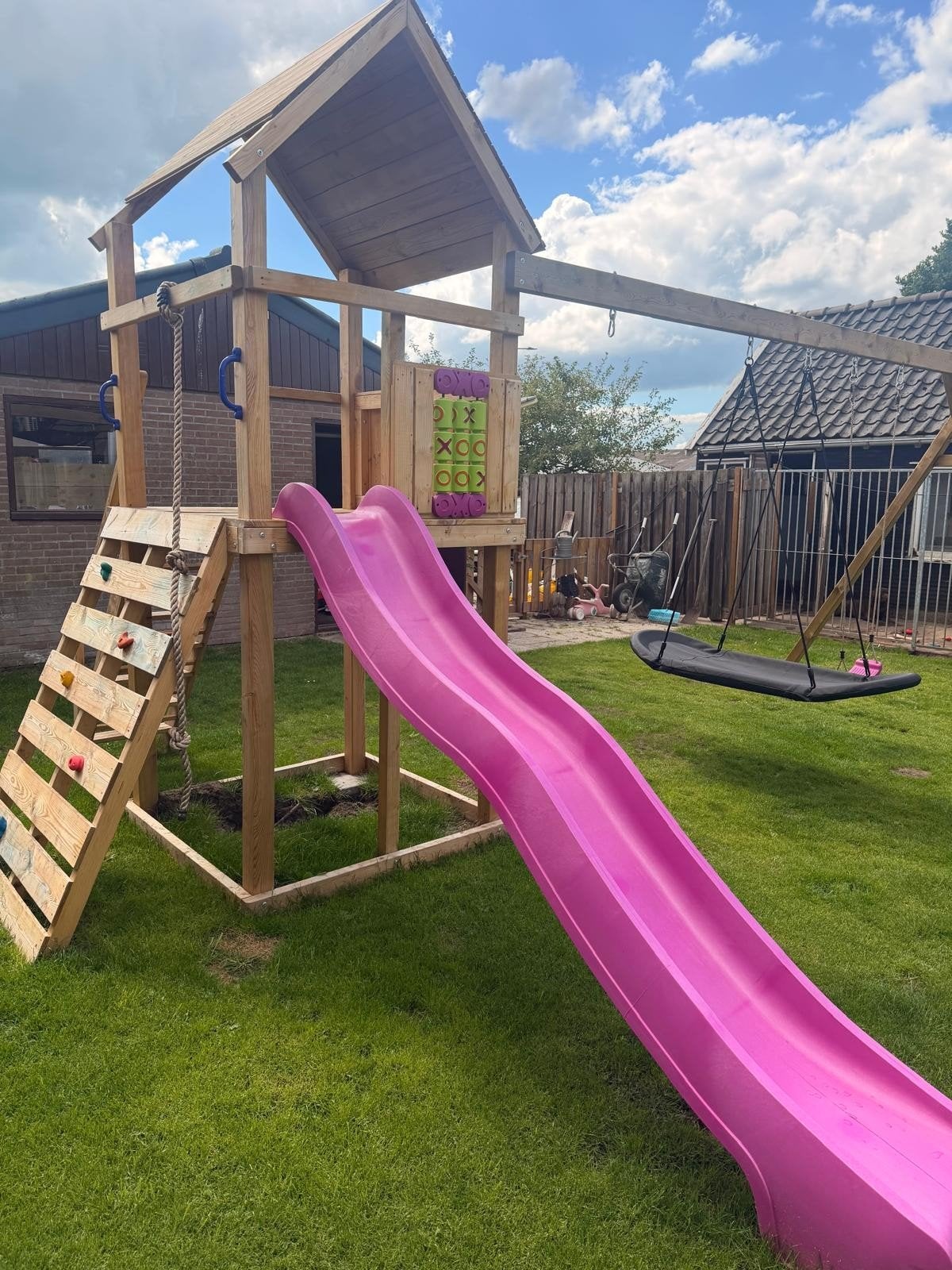 Houten speeltoestel met glijbaan en schommels, Kinderen en Baby's, Speelgoed | Buiten | Speeltoestellen, Ophalen, Gebruikt, Schommel