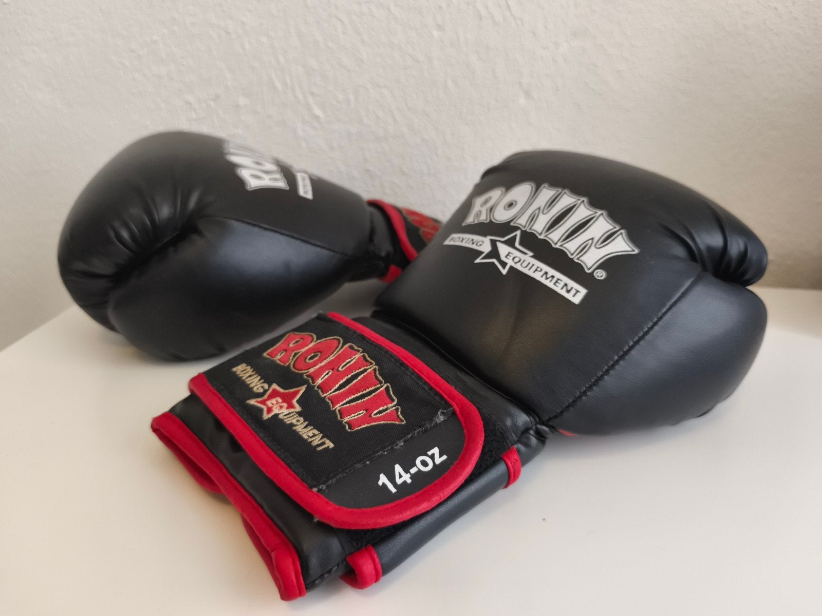 Ronin Bokshandschoenen 14-OZ Zwart/Rood, Ophalen of Verzenden, Gebruikt, Bokshandschoenen