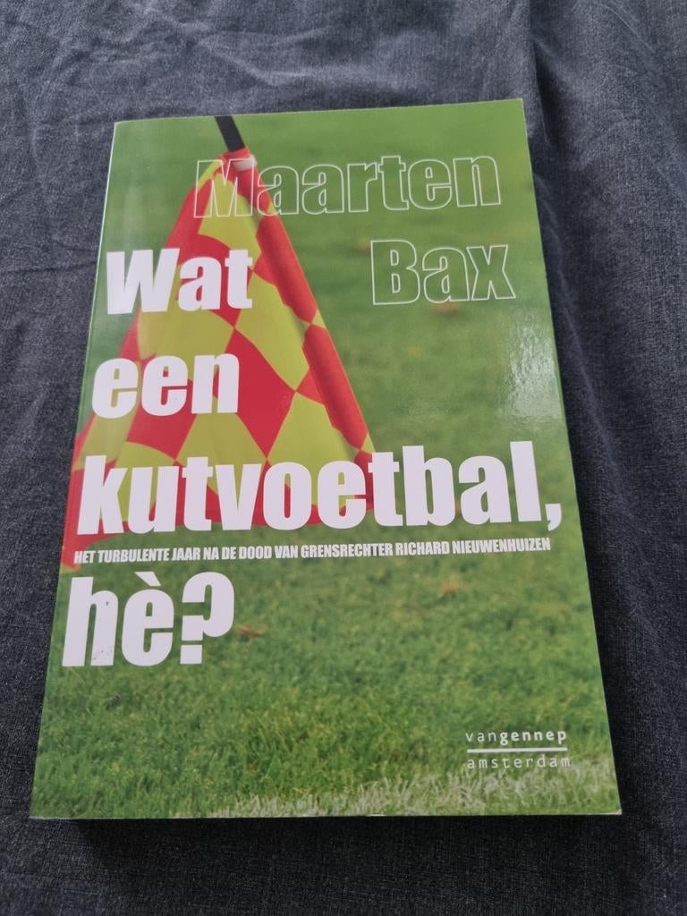 Wat een kutvoetbal, hè? - Maarten Bax, Ophalen of Verzenden, Zo goed als nieuw, Maarten Bax, Balsport
