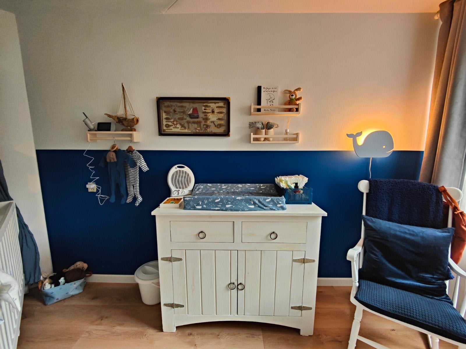 Witte commode met lades en deurtjes, Gebruikt, 50 tot 70 cm, Ophalen of Verzenden, 75 tot 100 cm