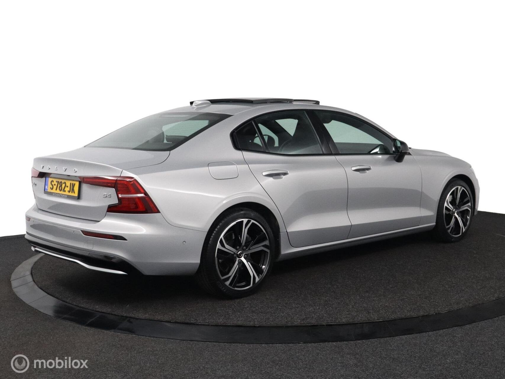 Volvo S60 2.0 B4 Ultimate Dark SCHUIFDAK / HARMAN-KARDON / 3, Auto's, Volvo, 4 cilinders, 1969 cc, S60, Bedrijf