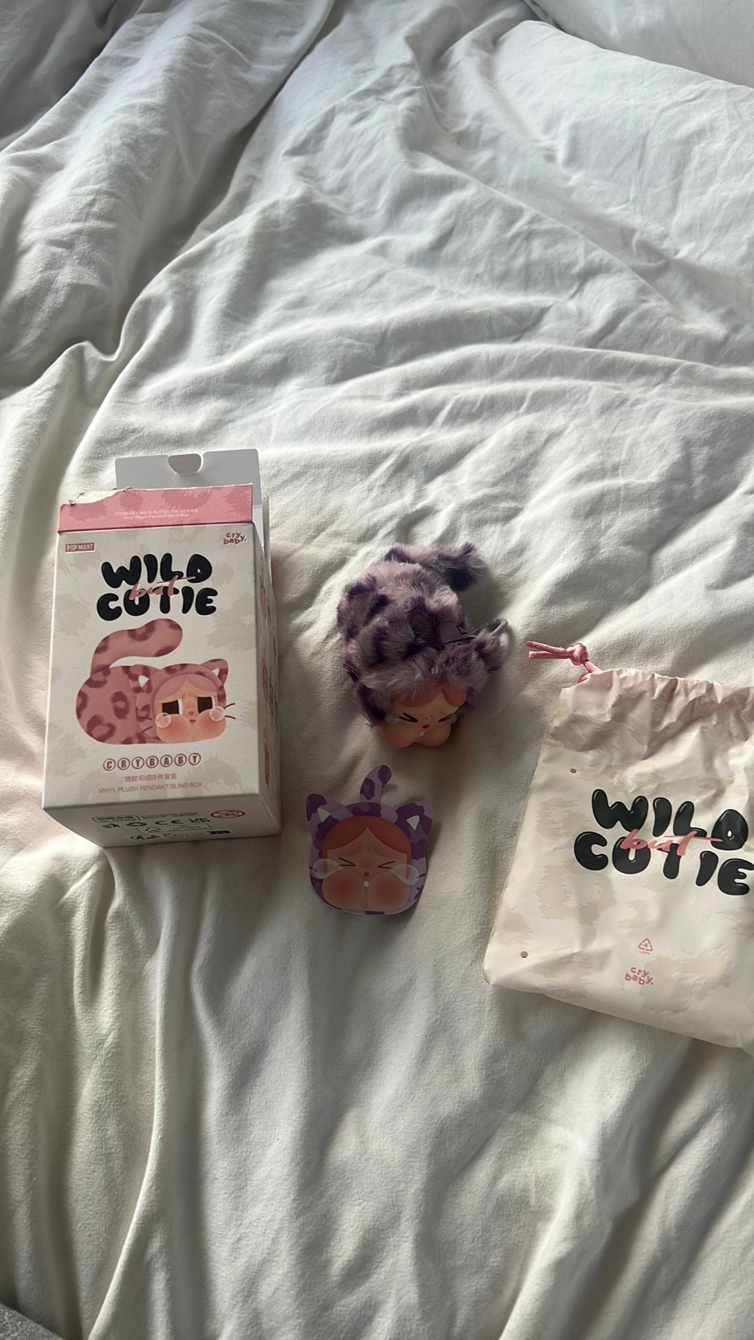 Cry baby neon cutie popmart, Ophalen of Verzenden, Zo goed als nieuw, Overige typen