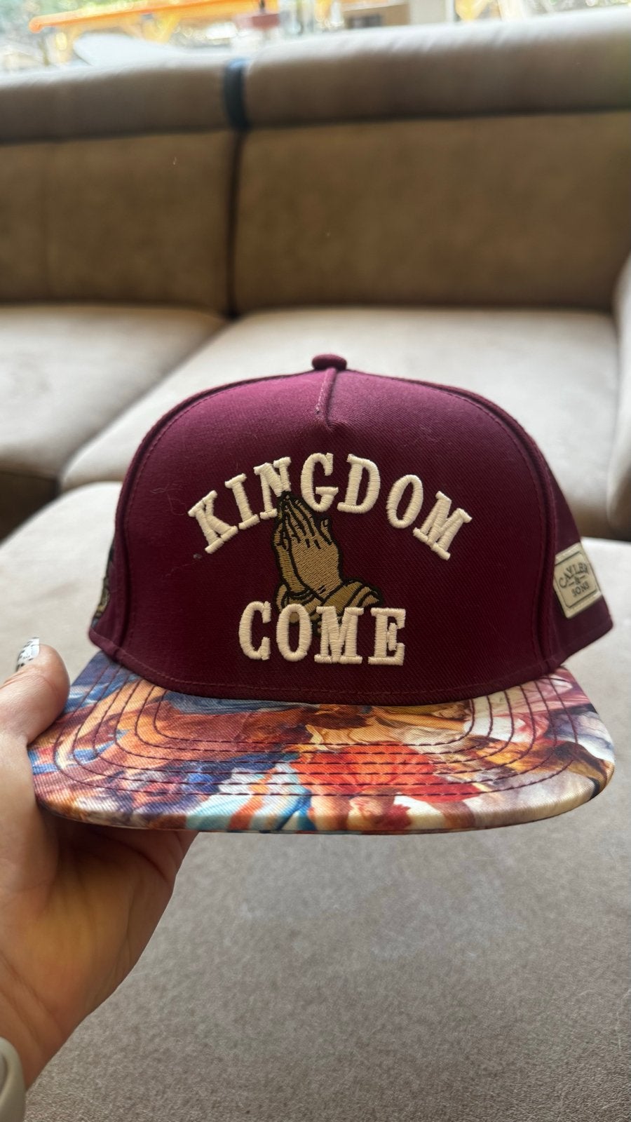 Kingdom Come pet met gebedshanden en unieke klep, Kleding | Heren, Ophalen of Verzenden, Zo goed als nieuw, One size fits all