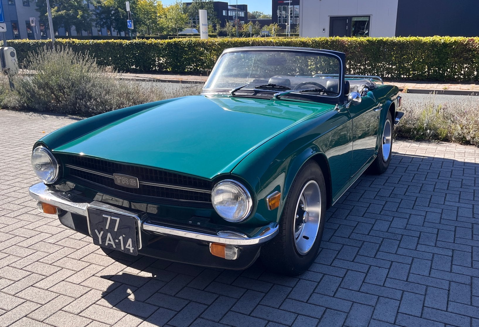 TR6 (1975) met overdrive, Auto's, 2500 cc, Zwart, Cabriolet, Handgeschakeld