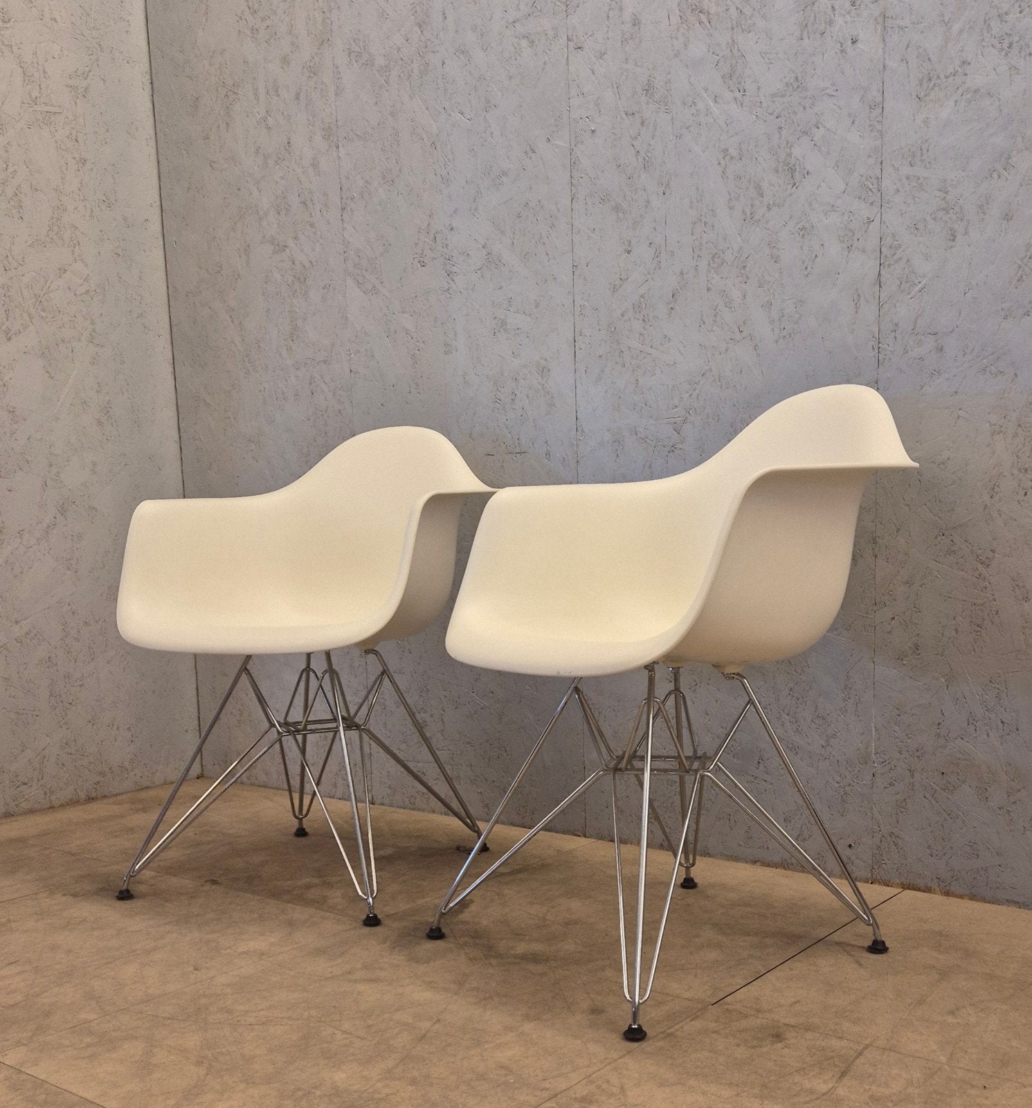 Vitra Eames DAR fauteuils wit origineel design, Kunststof, Gebruikt, Twee, Modern Design