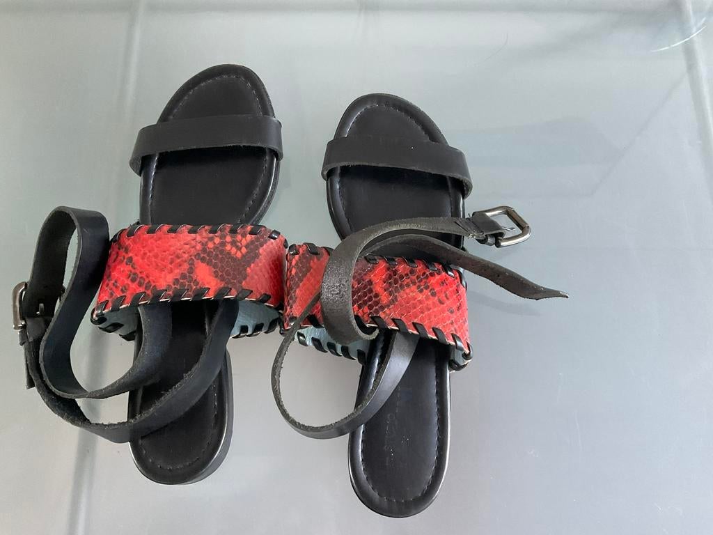 Studio Pollini,zwart/rode geheel leren sandalen,mt.39., Ophalen of Verzenden, Zo goed als nieuw, Zwart, Sandalen of Muiltjes