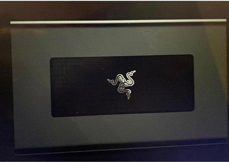 Razer, Ophalen, Zo goed als nieuw