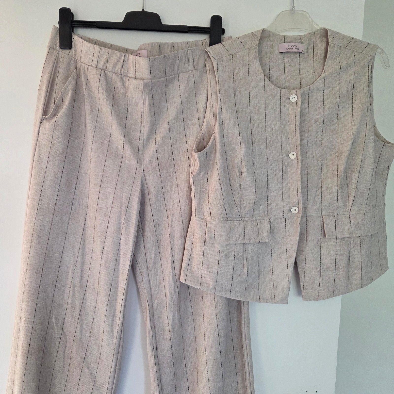 studio anneloes set pak broek gilet xl ZGAN, Kostuum of Pak, Studio Anneloes, Beige, Maat 46/48 (XL) of groter