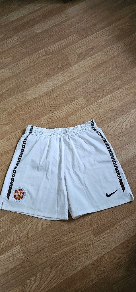 Kinder witte korte broek Manchester United Nike, Maat L, Ophalen of Verzenden, Zo goed als nieuw, Broek