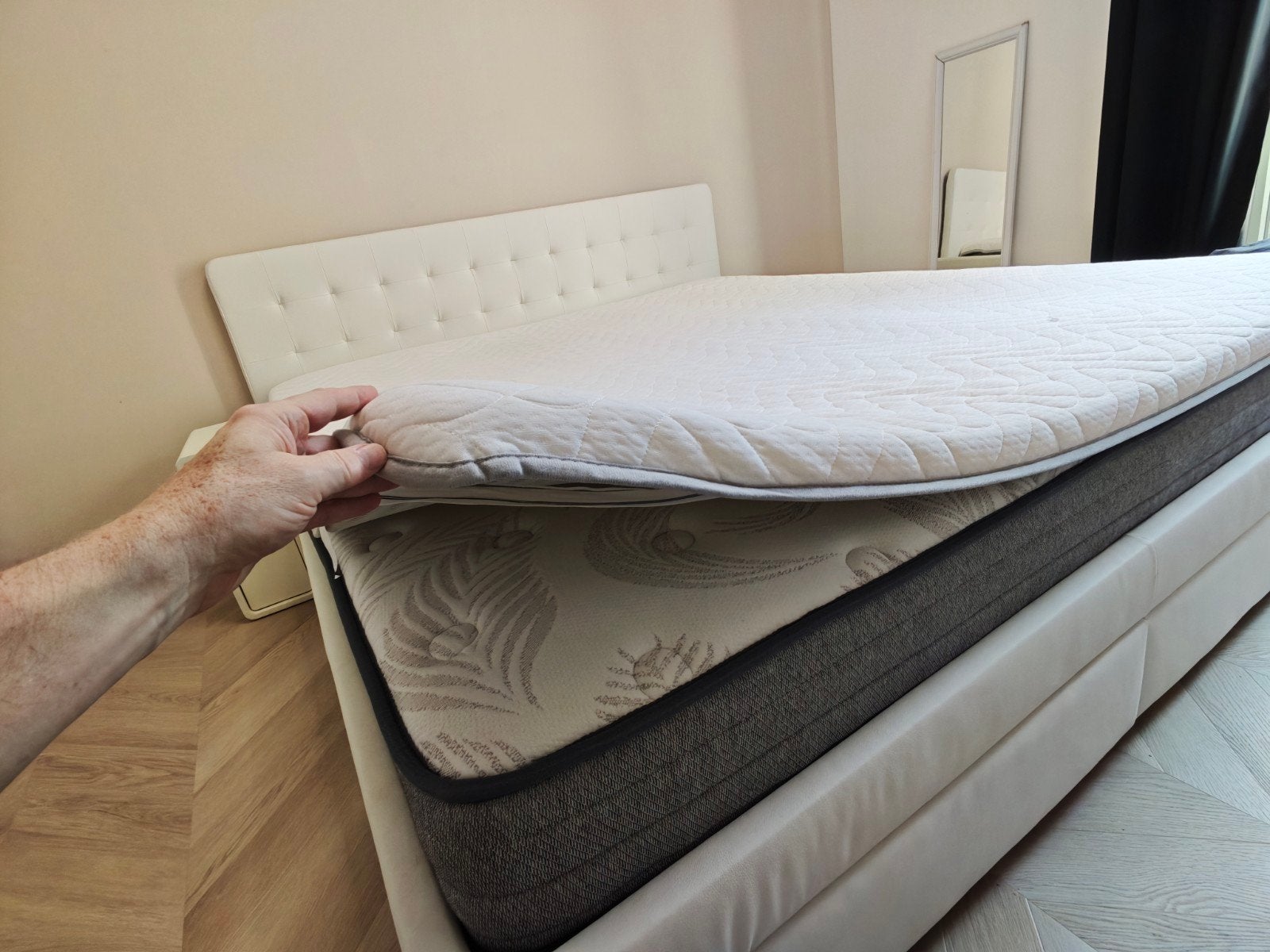Foto 8 van Bed met matras, topper en nachtkastjes 180x200cm