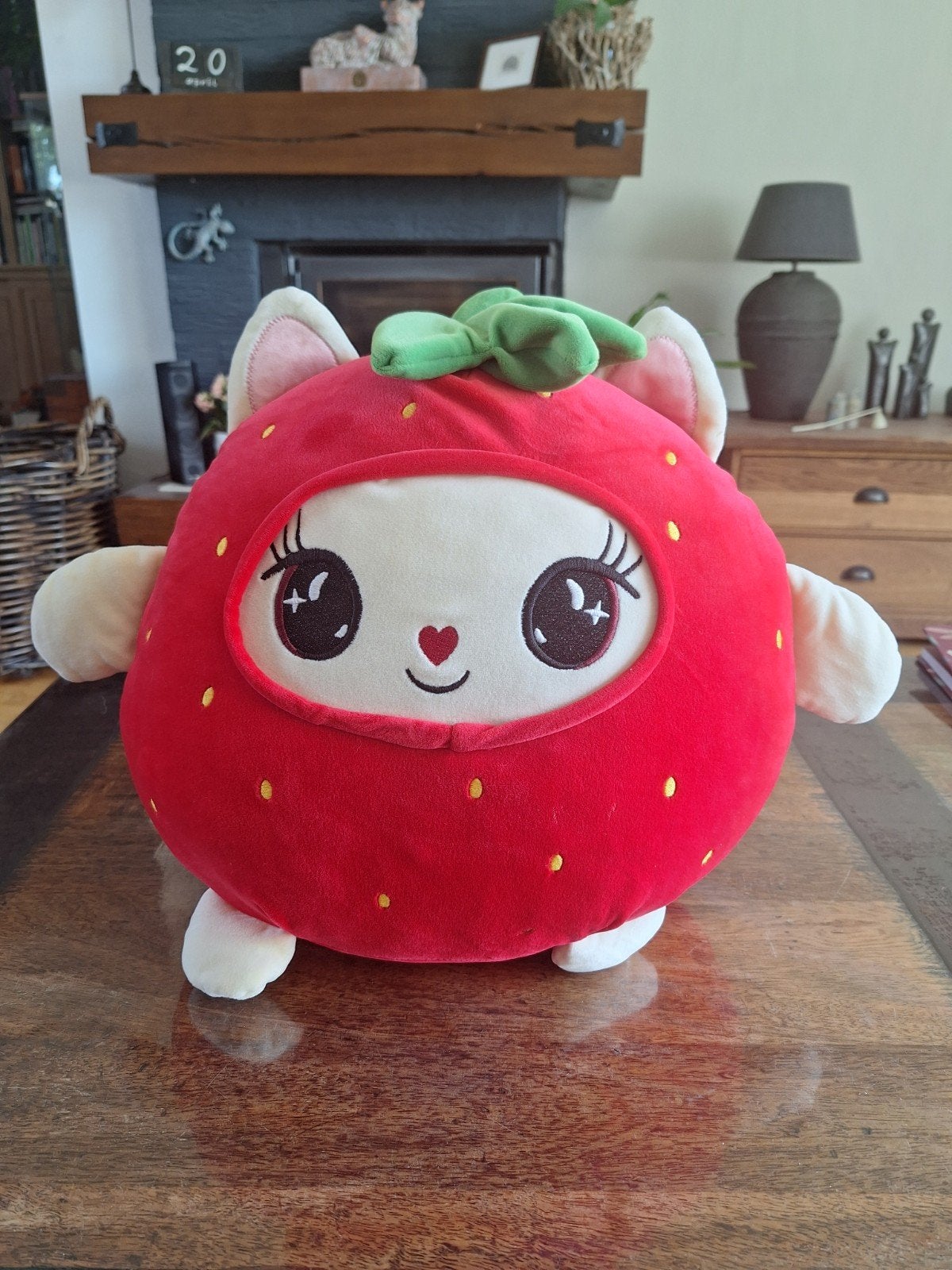 Leuke knuffel aardbei met kattengezicht, ca. 40 cm hoog, Kinderen en Baby's, Gebruikt, Overige merken, Overige typen, Ophalen of Verzenden