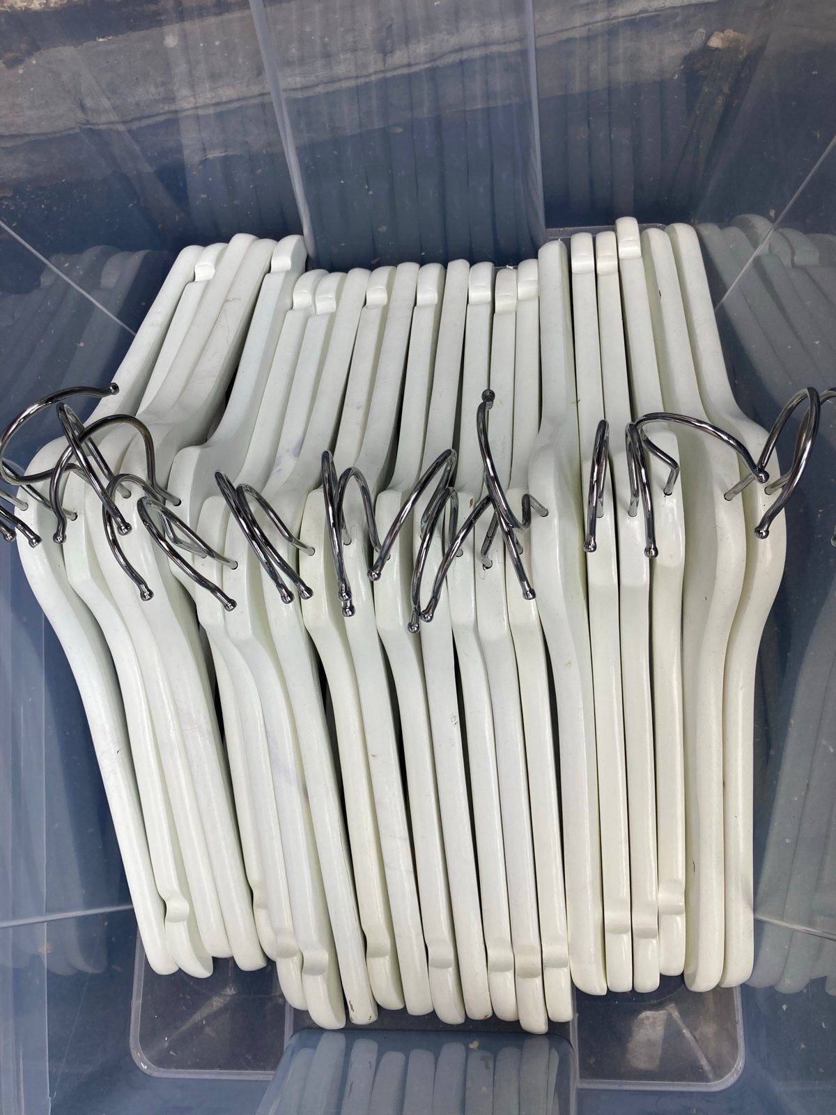 21 Witte kledinghangers van IKEA BUMERANG, Kleding | Dames, Ophalen of Verzenden, Zo goed als nieuw, Hout, Kinderen en Volwassenen