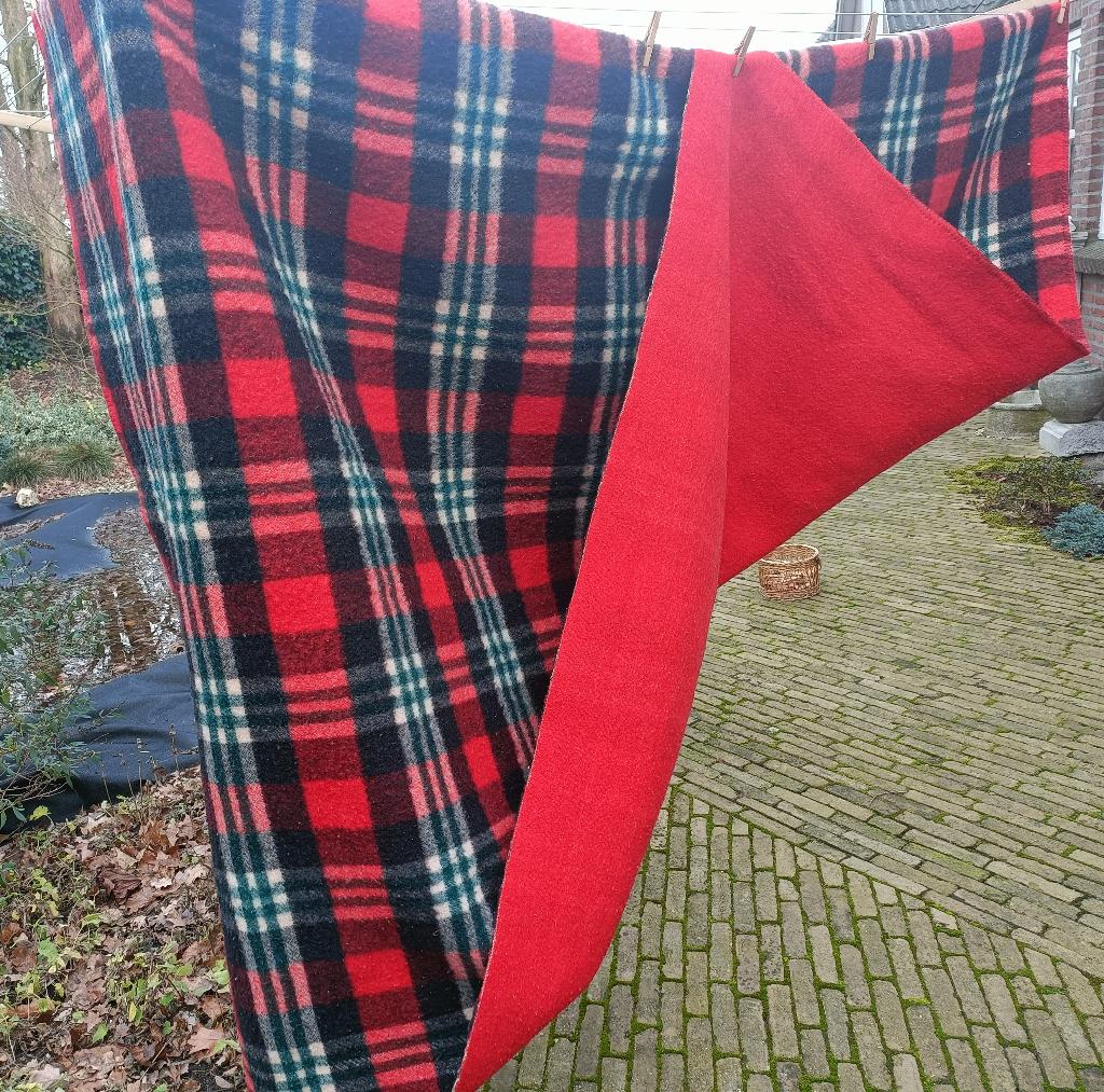 Vintage GROOT deken rood geruit WOOLLY 100% wol 2.30x1.90 mt, Gebruikt, Tweepersoons, Ophalen of Verzenden, Deken of Dekbed