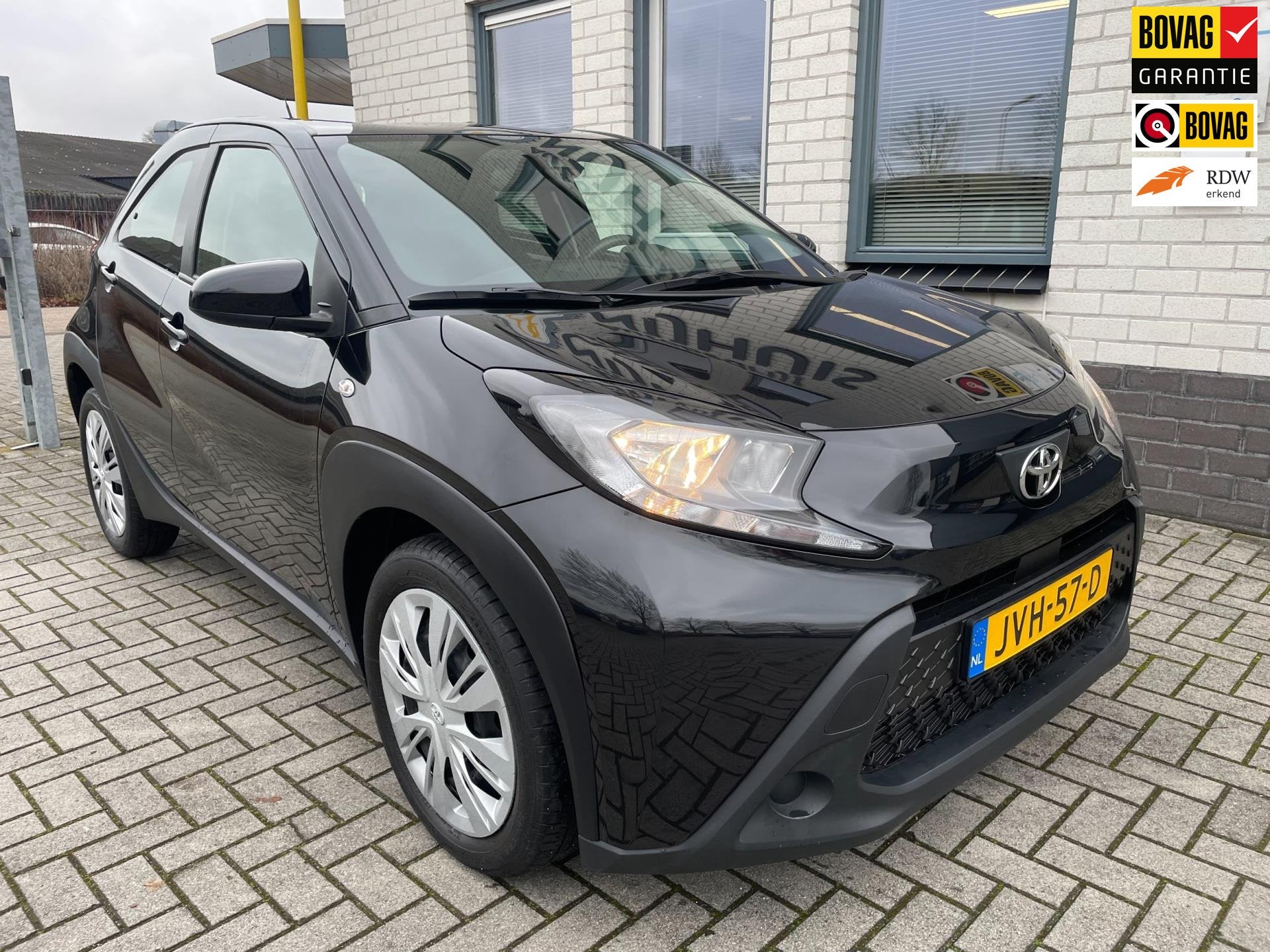 Toyota Aygo X 1.0 VVT-i S-CVT Play / Camera / Telefoon / Ada, Auto's, Stof, Gebruikt, 4 stoelen, Zwart