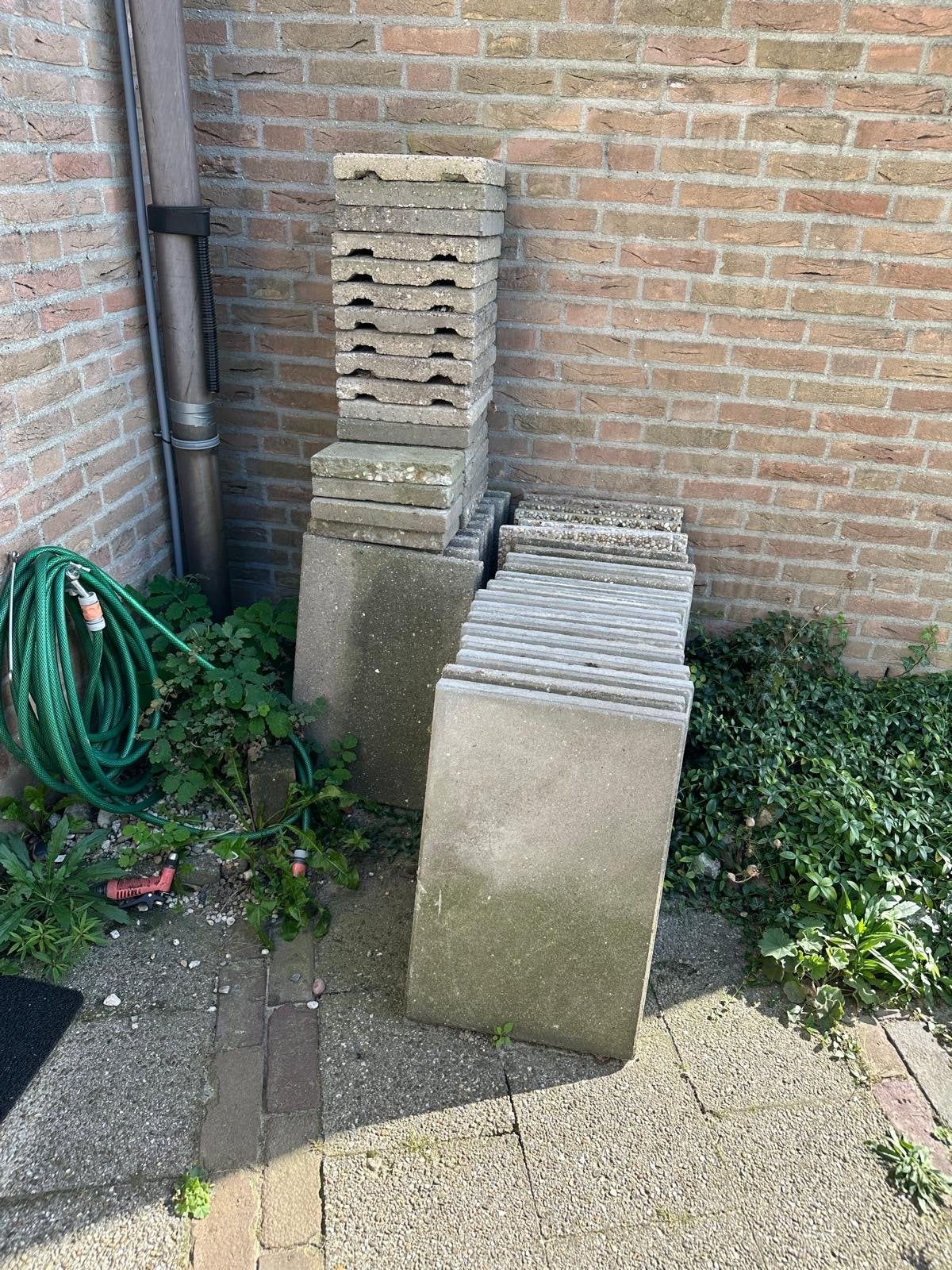 Diverse Tegels: Betontegels, gemeente tegels en Kiezeltegels, Tuin en Terras, Ophalen, Gebruikt, 5 tot 10 m², Beton