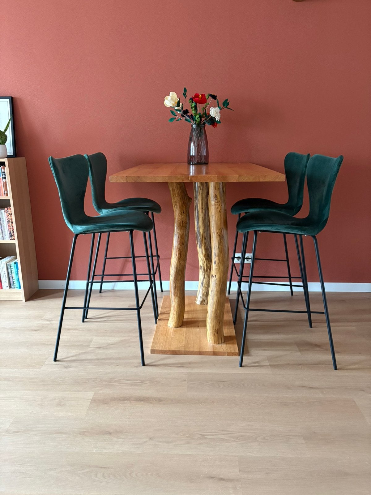 Foto 3 van Eikenhouten compacte hoge eettafel