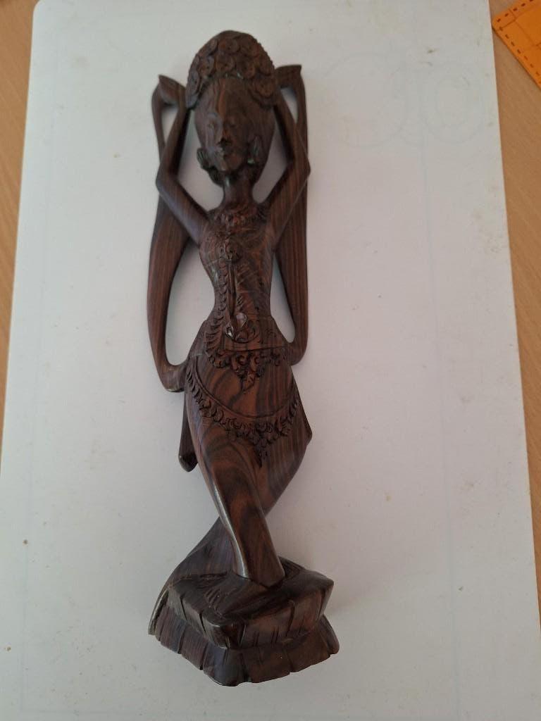 Balinees houtsnijwerk danseres, Ophalen of Verzenden, Handgemaakt, 20 - 50 cm, Beeld