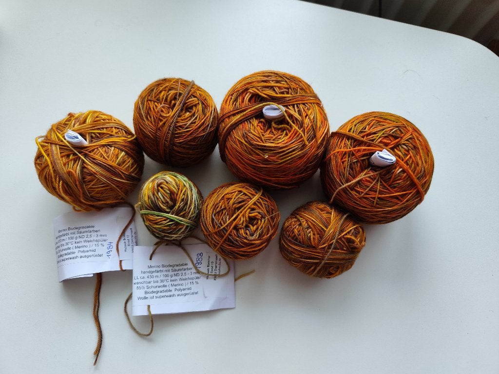 T.k. 390 gram handgeverfd merino sokkengaren herfsttinten, Ophalen of Verzenden, Nieuw, Breien of Haken, Wol of Garen