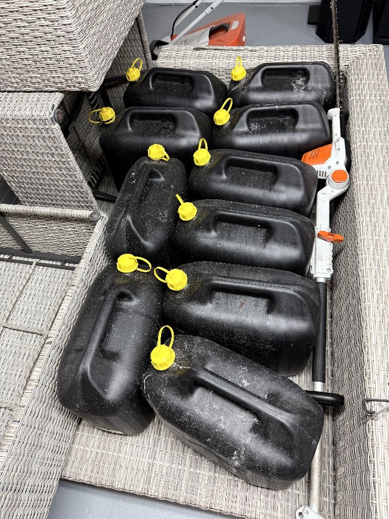 10 jerrycan incl 10 schenktuit, Minder dan 75 liter, Ophalen, Zo goed als nieuw, Kunststof