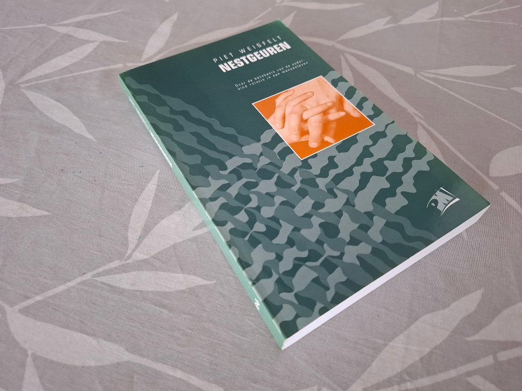 NESTGEUREN  Betekenis van OUDER-KINDRELATIE - Piet Weisfelt, Verzenden, Zo goed als nieuw