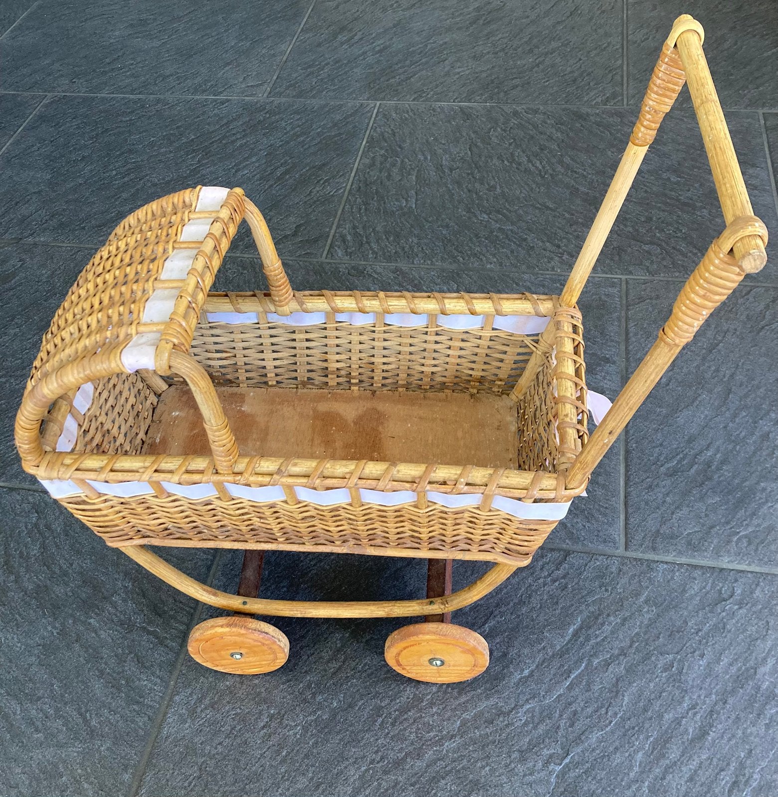 Rieten poppenwagentje, Kinderen en Baby's, Ophalen, Gebruikt, Babypop