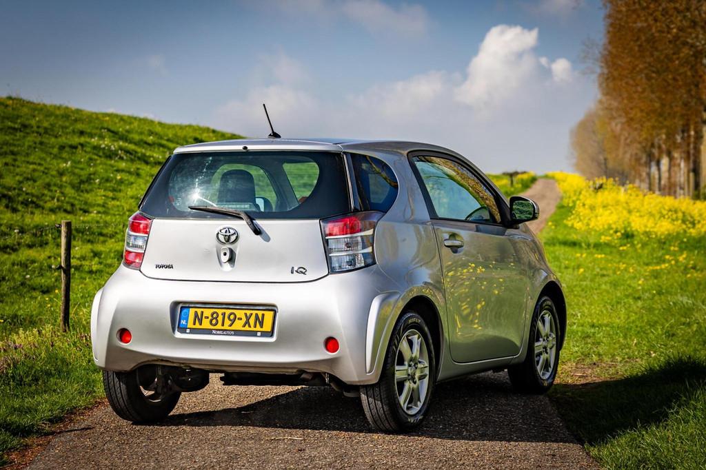 Toyota iQ 1.0 VVTi Aspiration | LM Velgen | Parrot | Airco, Auto's, Toyota, Elektrische ramen, Gebruikt, Met garantie (alle), 4 stoelen