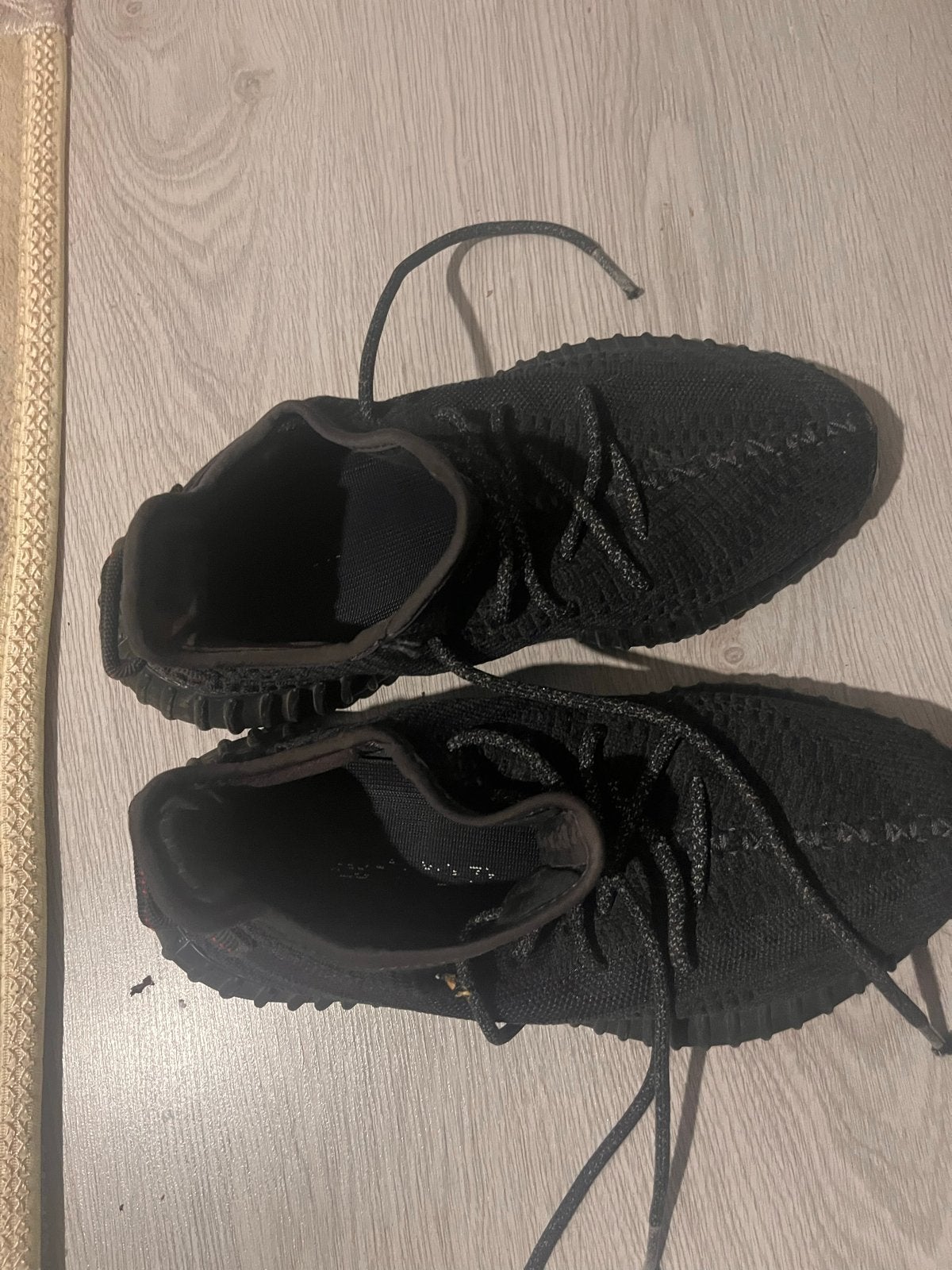 Adidas Yeezy Boost 350 V2 Black - Maat 40, Ophalen of Verzenden, Gedragen, Zwart, Sneakers of Gympen