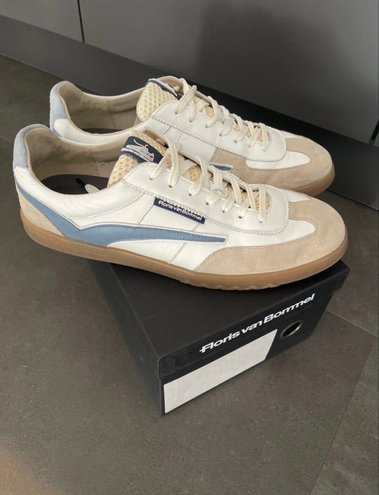 Floris van Bommel sneakers - Maat 42, Ophalen of Verzenden, Zo goed als nieuw, Wit, Sneakers of Gympen